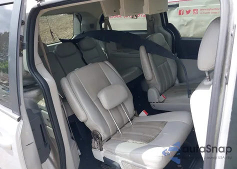 2010 Dodge Grand Caravan Sxt z USA, uszkodzony, nr VIN 2D4RN5DX1AR123443